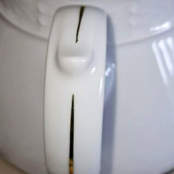 Thun Carlsbad Morning Glory Pattern fine porcelain teapot in the potbelly style - Picture 6 of 15